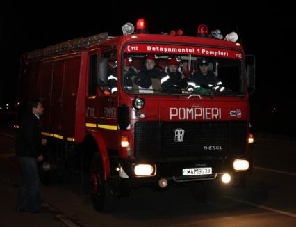 Două maşini incendiate intenţionat, într-o singură seară, în Oradea